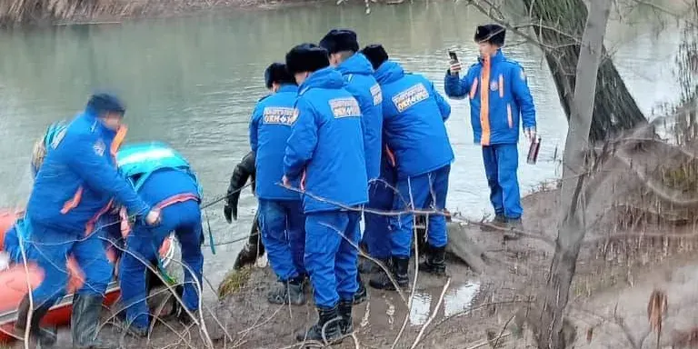 Спасатели МЧС нашли тело третьего человека, упавшего в техканал ТЭЦ Бишкека изображение публикации