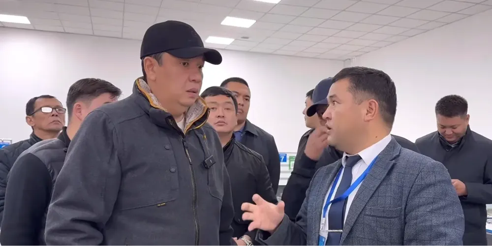 «Сидит с журналом»: мэр Бишкека раскритиковал автоЦОН из-за очередей — видео изображение публикации