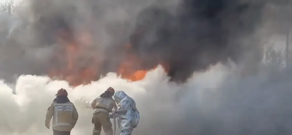 В Баткенской области горит территория бывшего НПЗ — видео изображение публикации