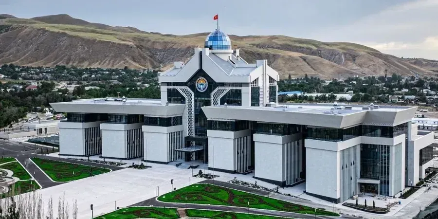 Отмена налога на авто, обнуление ставки на сельхозугодья, списание налоговых долгов – Жапаров подписал закон изображение публикации