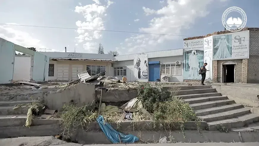 В Оше освобождают территорию старого рынка и берегов Ак-Бууры изображение публикации