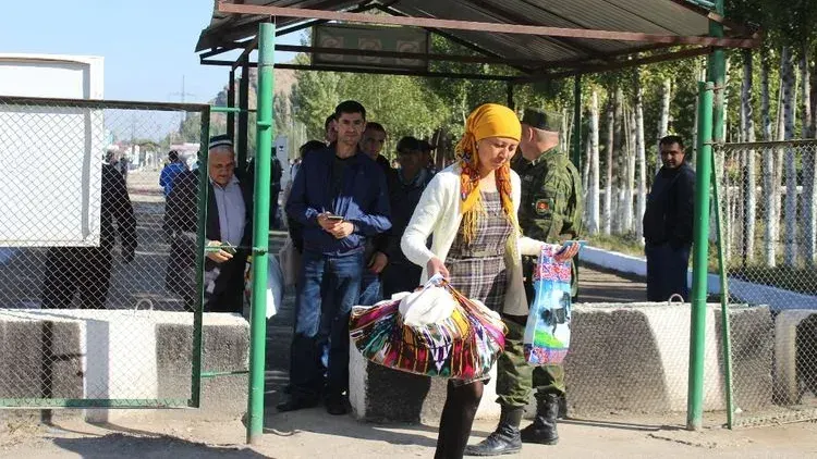 Три пункта пропуска на границе Кыргызстана и Узбекистана начали работать круглосуточно изображение публикации
