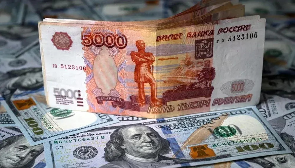 Рубль продолжает расти, евро просел — курс валют НБ КР на 16 апреля изображение публикации