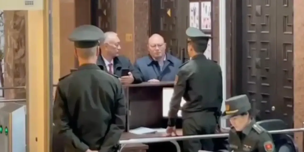 Султанбая Айжигитова не пустили в ЖК — в парламенте объяснили почему изображение публикации