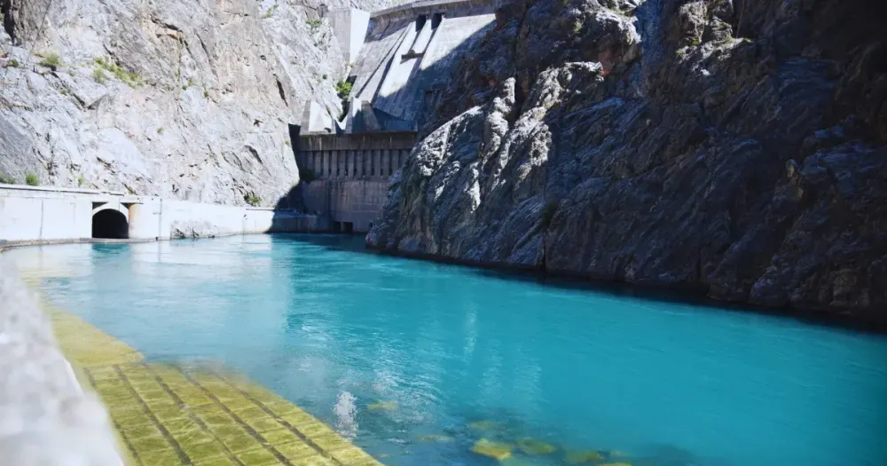 За месяц уровень воды в Токтогульском водохранилище упал на 571 млн м³ — но за год вырос на 1.2 млрд м³ изображение публикации