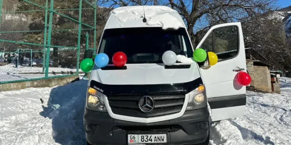 Полсотни школьников из Донуз-Тоо будут ездить в школу на Mercedes-Benz изображение публикации