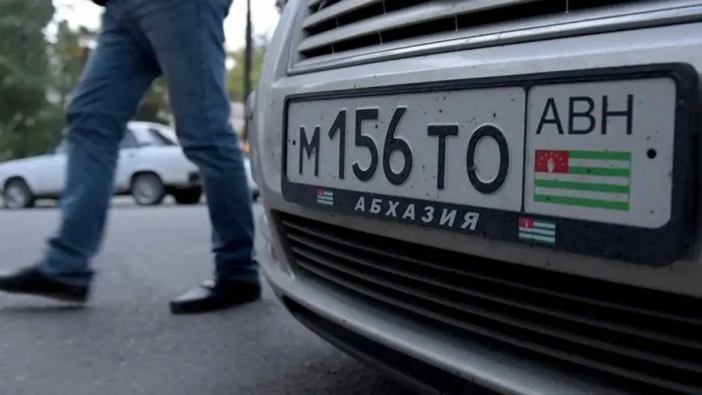 Дастан Бекешев предложил объявить амнистию автомобилям с армянскими и абхазскими номерами изображение публикации