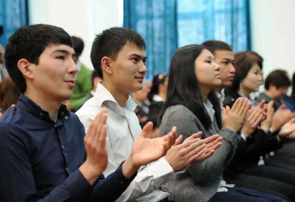 Минсоцтруда запустило пилотный проект молодежной стажировки в 30 районах Кыргызстана изображение публикации