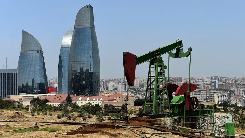 Кыргызстан и Азербайджан обсудили перспективы поставок нефти в КР изображение публикации