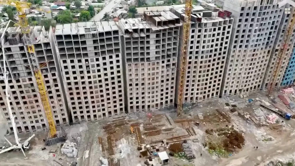 Садыр Жапаров в режиме онлайн контролирует строительство ипотечных домов – управделами президента изображение публикации
