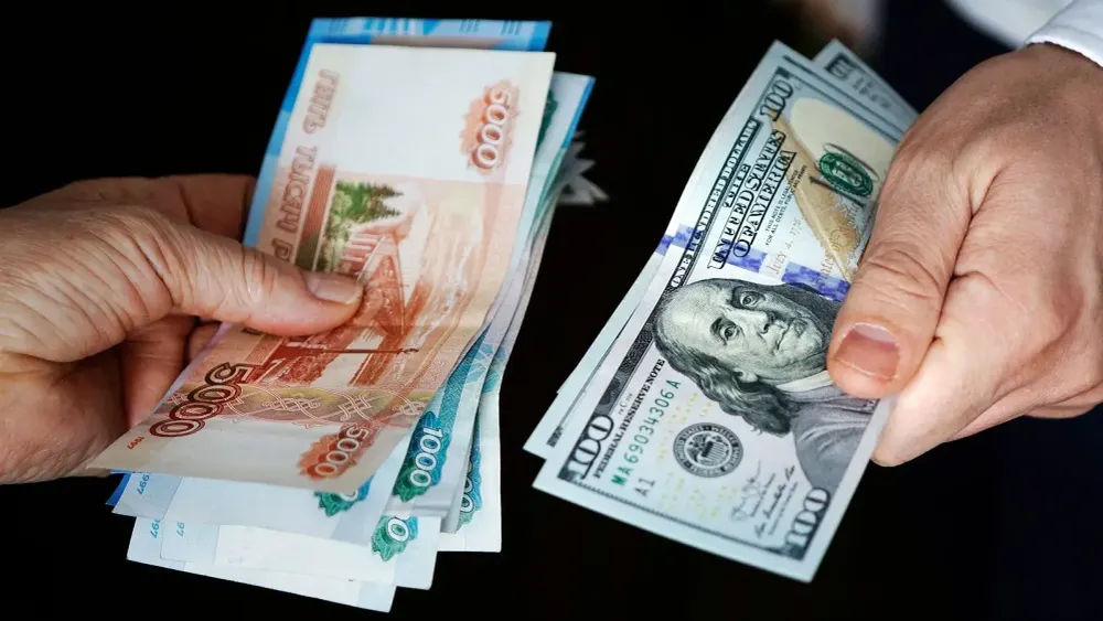 Курс валют на Моссовете: рубль дорожает, доллар незначительно ослаб изображение публикации
