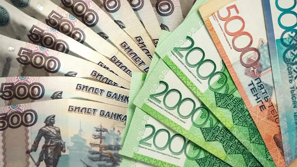 Курс валют на Моссовете: рубль подешевел, тенге перешагнул отметку в 0.14 сома изображение публикации