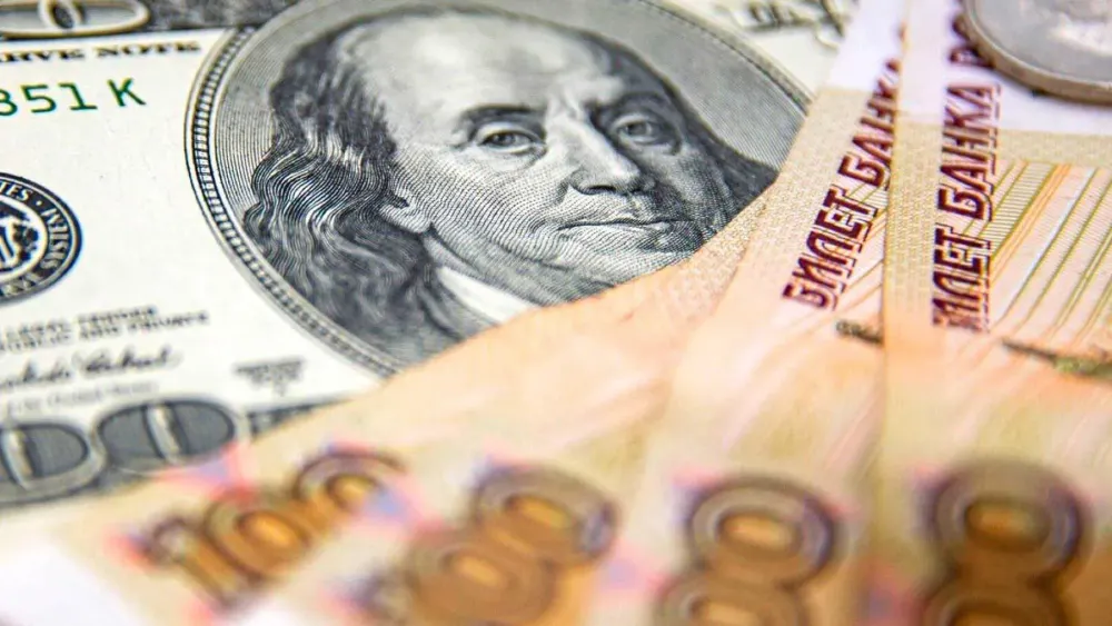 Курс валют на Моссовете: доллар стабилен, рубль начал расти изображение публикации