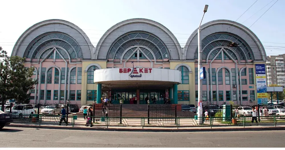 Комплекс «Берекет» на Ошском рынке снизил аренду до 50% после задержания его  руководства изображение публикации