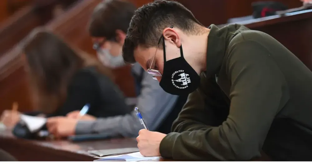Студенты-бюджетники, отказавшиеся отработать гранты в КР, нанесли государству ущерб в 2 млн сомов изображение публикации