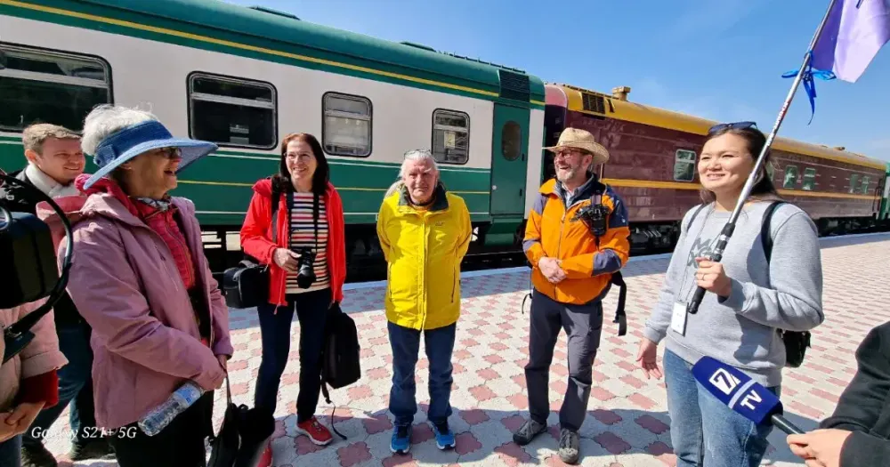 Более 60 туристов из Европы прибыли в Бишкек на поезде изображение публикации