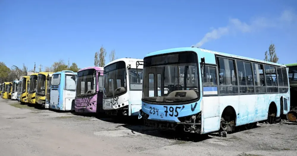 Садыр Жапаров поручил дептрансу Бишкека сдать старые автобусы в утиль изображение публикации