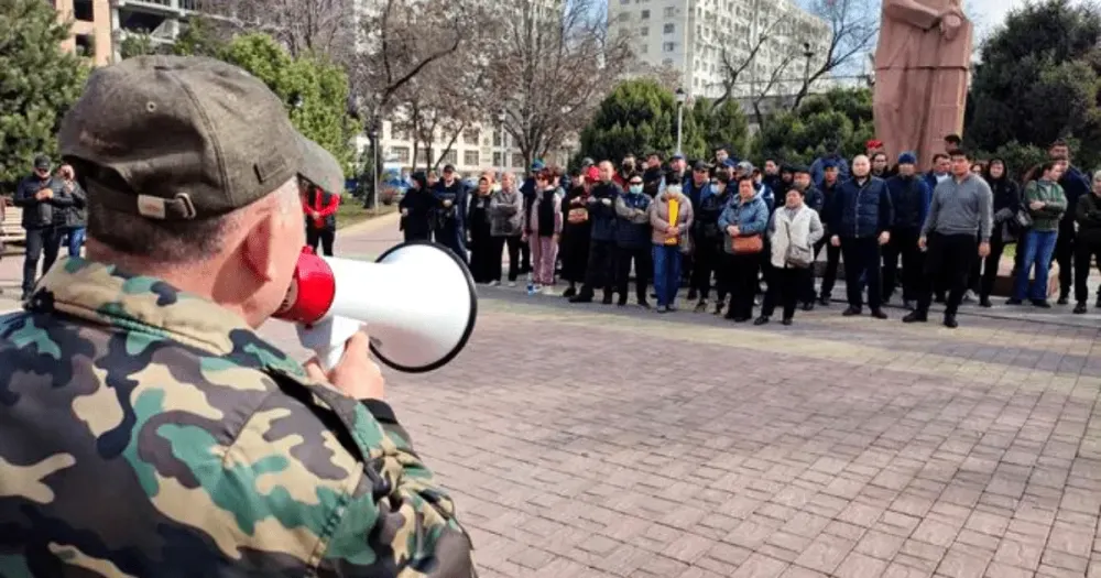 В Бишкеке около двухсот человек вышли на митинг против ККМ изображение публикации