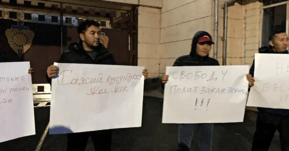 Институт омбдусмена заявил о нарушении прав задержанных активистов изображение публикации