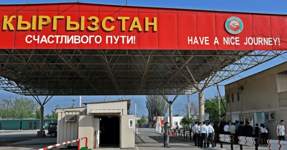 Больше 100 машин стоят в пробке на кыргызско-казахской границе изображение публикации