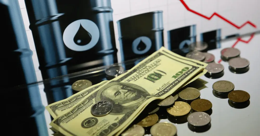 Бекешев о контрактах нефтетрейдеров: Когда доллар падает — ГСМ продают в рублях, а когда растет — в долларах изображение публикации