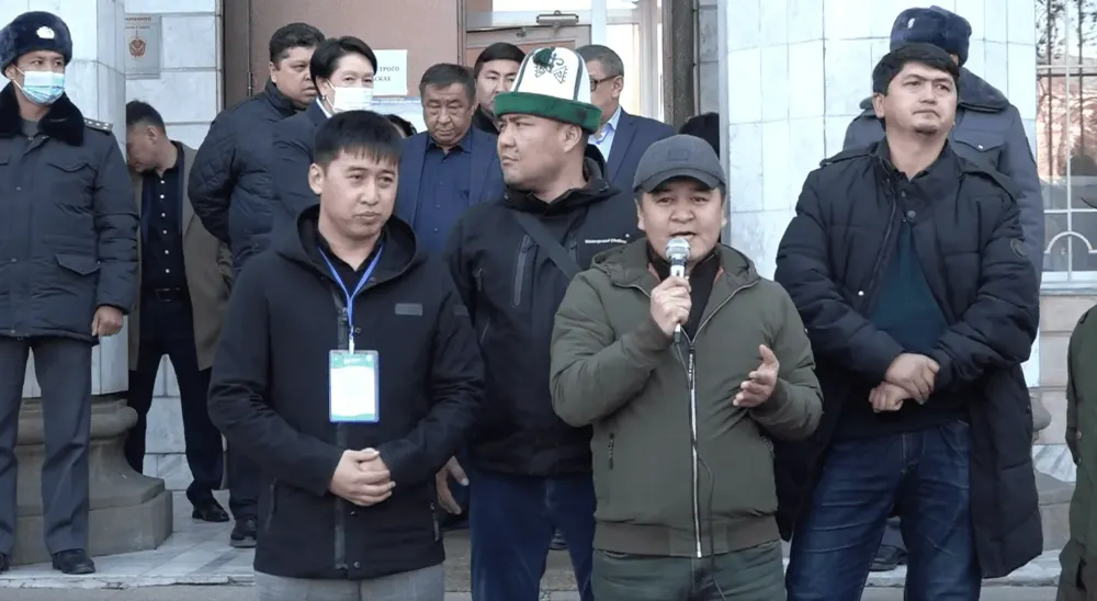 Митингующие дали два дня властям, чтобы объявить перевыборы. Акция протеста окончена изображение публикации