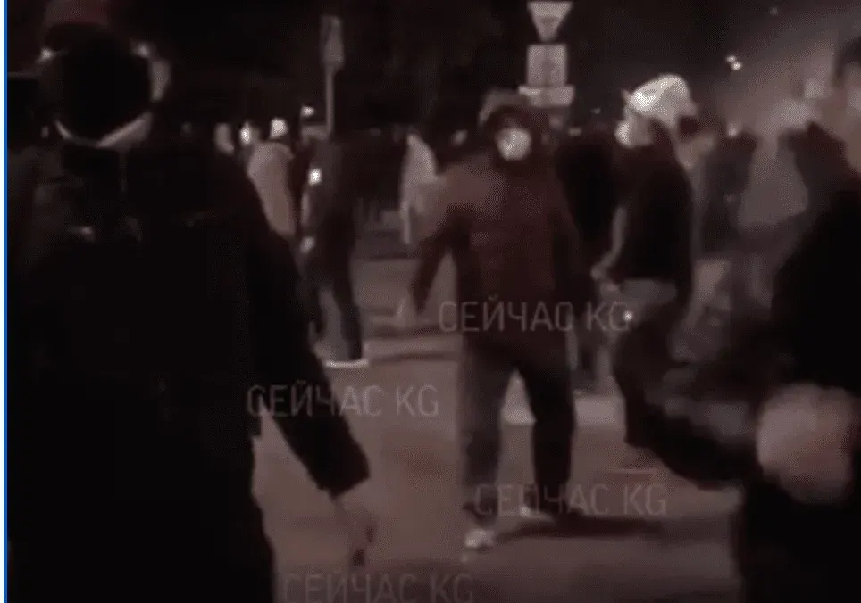 Снова произошло столкновение спецназа и митингующих. ВИДЕО изображение публикации