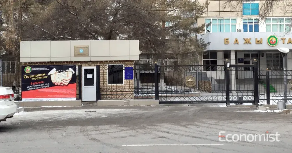 Сотрудника Таможенной службы задержали по подозрению в контрабанде изображение публикации