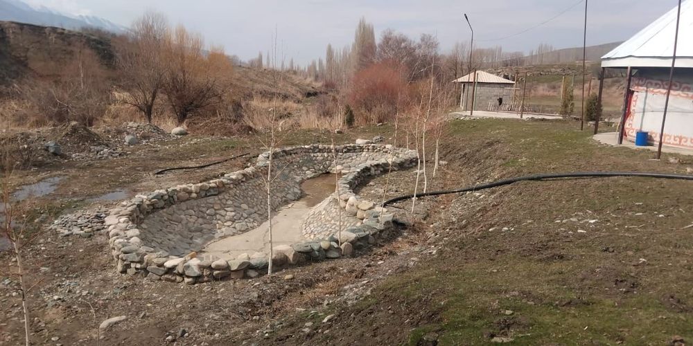 На берегу реки Кайынды разрушили слой почвы при строительстве зоны отдыха изображение публикации
