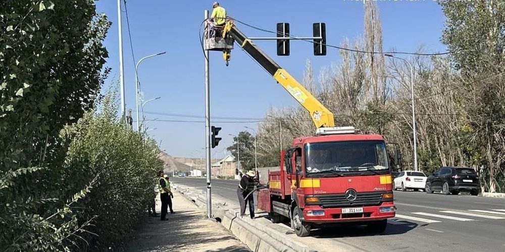 На улице Ленина в Нарыне установили восемь новых светофоров изображение публикации