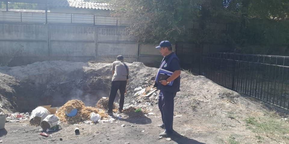 В Чуйской области школу оштрафовали на 23 тысячи сомов за сжигание мусора изображение публикации