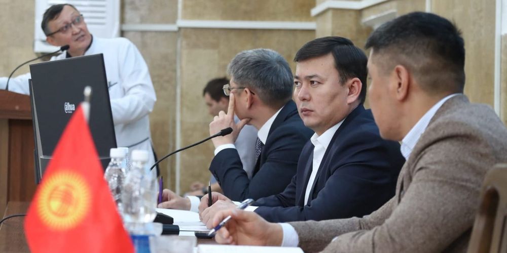 Зампред кабмина раскритиковал темпы ремонта в НИИХСиТО в Бишкеке изображение публикации