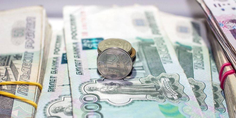 Евро подешевел, рубль вырос на 0.92%: курсы валют на 13 октября изображение публикации