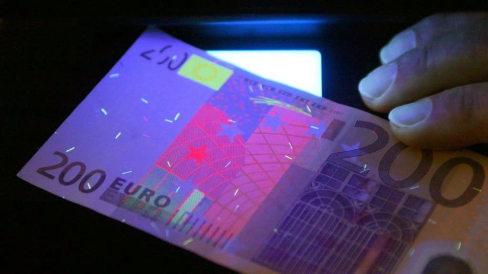 В Бишкеке пытались сбыть фальшивые евро на сумму €10.5 тысяч изображение публикации