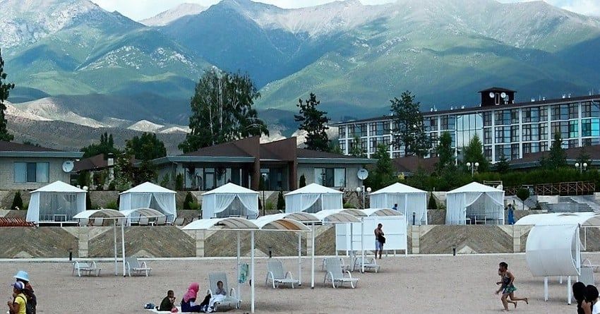 Гостиницы Иссык-Куля опасаются за безопасность туристов из-за открытого доступа к пляжам изображение публикации