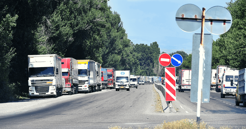 Машины из России на выходных   образовали пробку на границе РК и КР изображение публикации