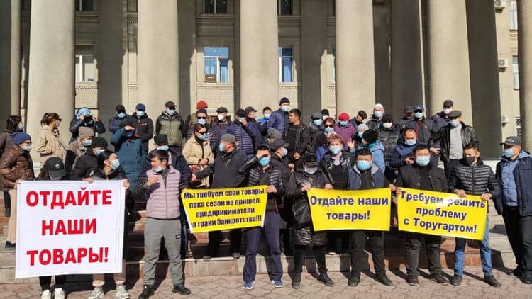 Отдайте наши товары! Работники «Дордоя» вышли на митинг изображение публикации
