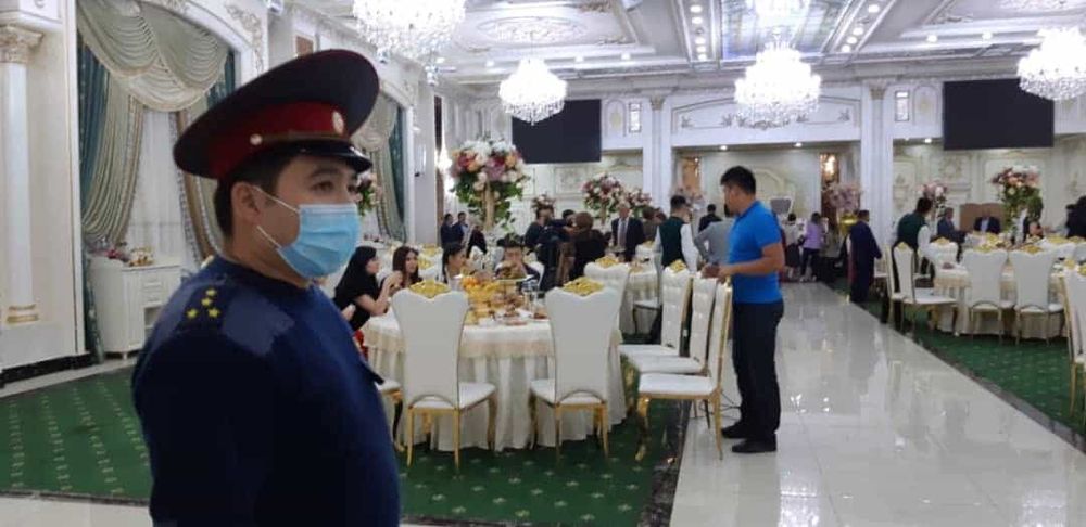 В Оше с 1 июля запретят проводить свадьбы, юбилеи и массовые мероприятия изображение публикации