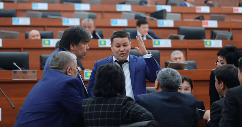 Против молодых – сразу 45 депутатов выступили за повышение возраста для новых депутатов Жогорку Кенеша изображение публикации