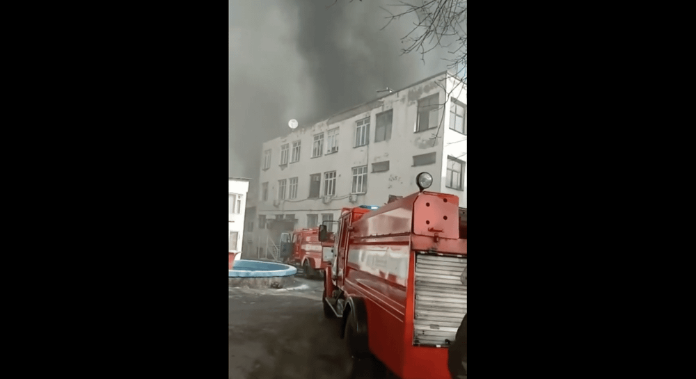 В Бишкеке горит завод по производству пластика изображение публикации