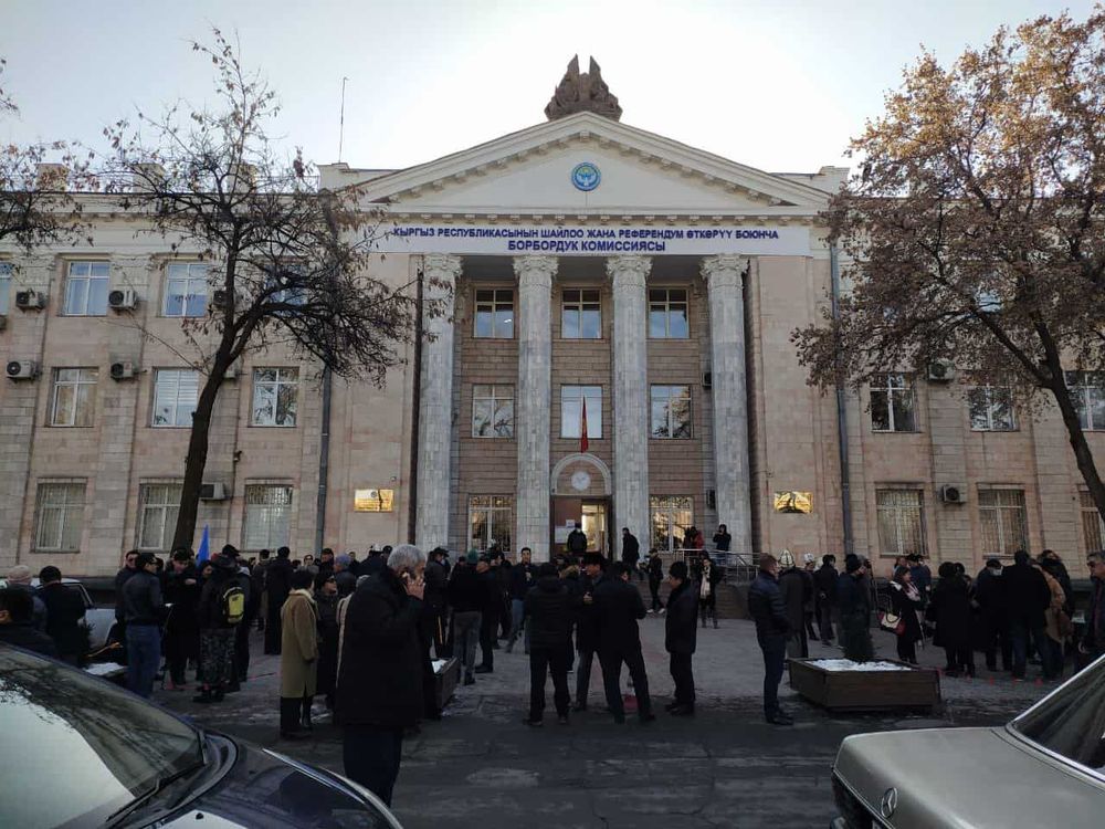 Митинг у здания ЦИК. Требуют перевыборов и снижения избирательного порога до 3% изображение публикации