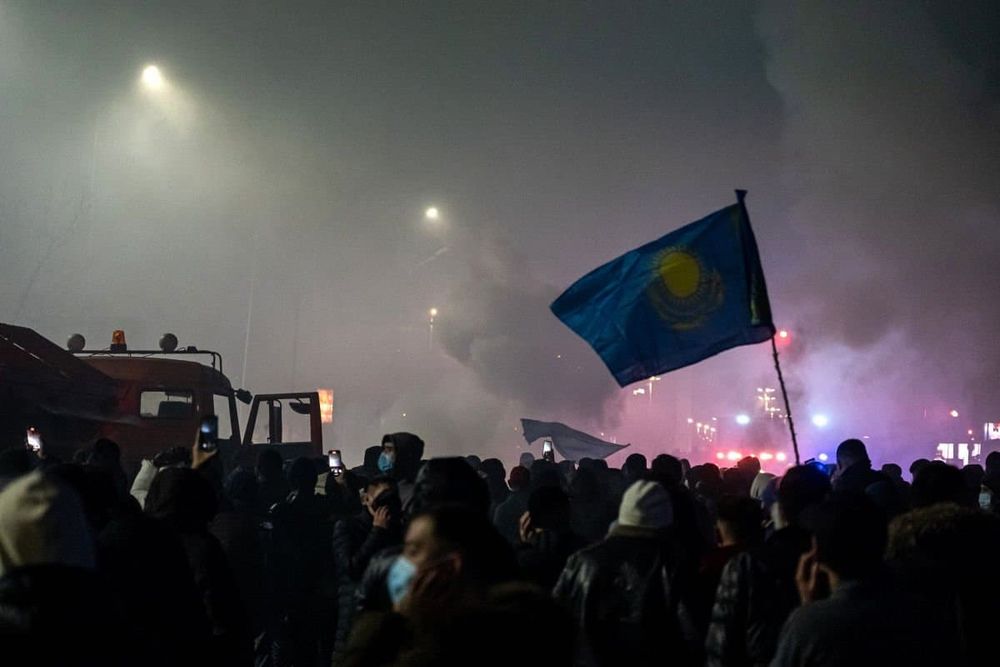 ГКНБ: Кыргызстанцы могли случайно оказаться на улице и быть задержанными изображение публикации