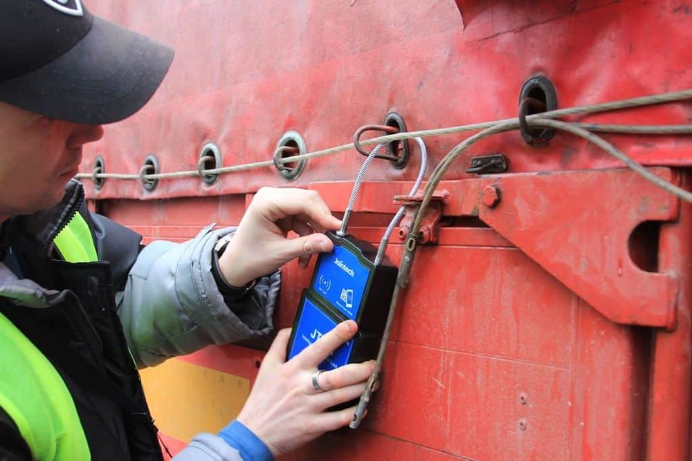 Пилотный проект по применению навигационных пломб продлили до 1 сентября изображение публикации