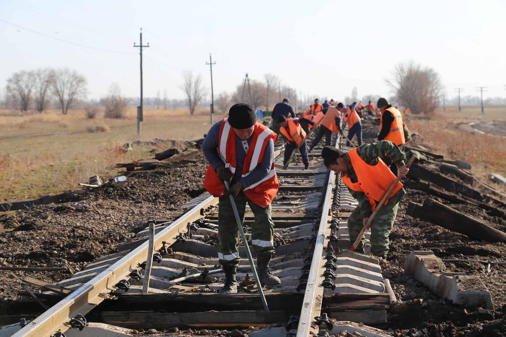 «Кыргыз темир жолу» уложил 3.5 км железобетонных шпал изображение публикации