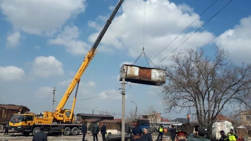 Земли под снесенными гаражами в 11 мкр Бишкека переданы Управделами президента – Кадыр Атамбаев изображение публикации