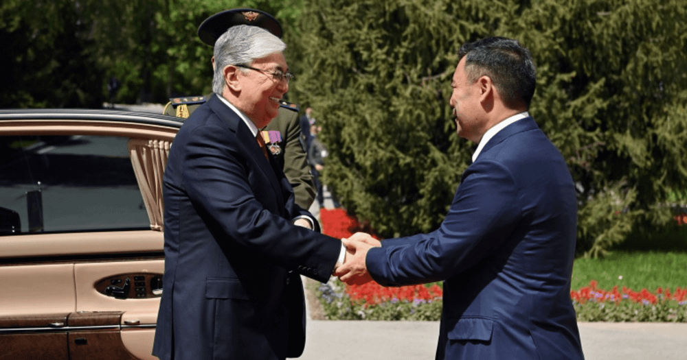 Жапаров предложил Токаеву возобновить пассажирские автоперевозки между странами изображение публикации