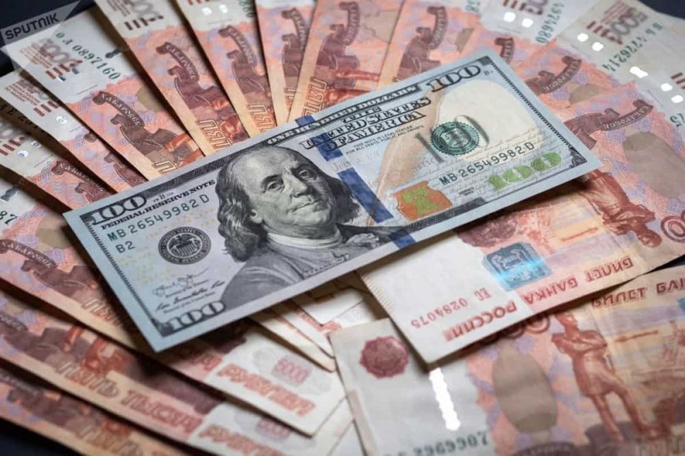 Денежные переводы из России снизились на 33% и выросли в 1.6 раза из США изображение публикации
