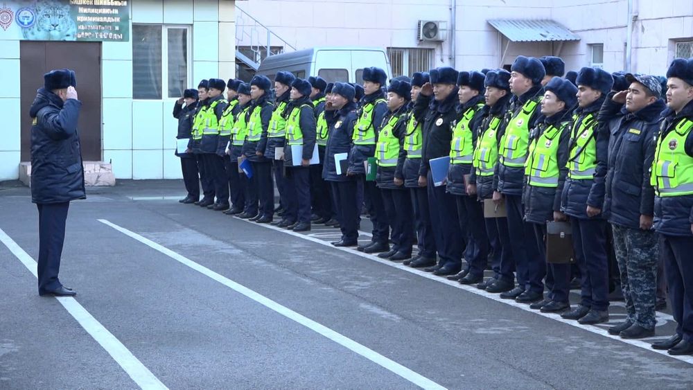 Надбавки в 20-30 тысяч сомов выплатили почти всем сотрудникам МВД изображение публикации