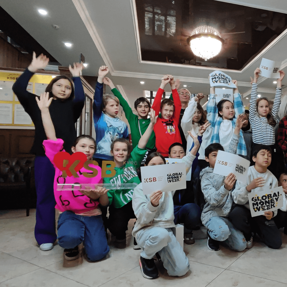 Финансовая грамотность со школьной скамьи: «Кыргызско-Швейцарский Банк» провел экскурсию для детей изображение публикации