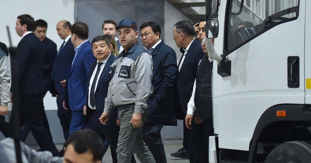 Акылбек Жапаров посетил автозаводы Самарканда изображение публикации